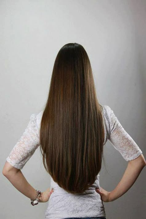 Long rounded v hair cut - ok, found my next hair cut! Long Hair Tumblr, Round Haircut, V Cut Hair, V Hair, Tumblr Hair, Long Brown Hair, Haircuts Straight Hair, Long Layered Hair, Haircuts For Long Hair