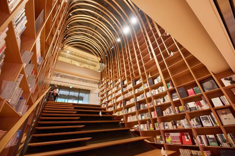 The Kengo Kuma-designed library featuring Murakami’s archive is opening next month, but you can now book your visit online Peter Cat, Waseda University, Tokyo Museum, Jazz Bar, Kengo Kuma, Dark Roast Coffee, How To Book, Minecraft Blueprints, Haruki Murakami