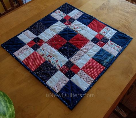 Red White And Blue Quilt Block Patterns, Quilted Table Topper Patterns Free, Patriotic Table Runners Free Pattern, Quilted Table Toppers Patterns Free, Table Toppers Quilted Patterns Free, Quilting Beginners, Patriotic Patterns, Quilted Runners, Quilt Hanger