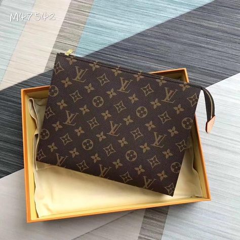 Lv Clutch, Louie Vuitton, Clutch Bags, Louis Vuitton Bags, Bag Sale, Louis Vuitton Monogram, Louis Vuitton Bag, Fashion Bags, Clutch Bag