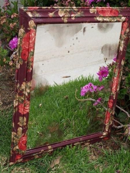 fabric mod podge mirror by CookieMonsTeRg0RAWR Anthropologie Hacks, Mirror Tutorial, Diy Mod Podge, Anthropologie Inspired, Flower Mirror, Modge Podge, Mirror Frame, Crafty Craft, Crafty Diy