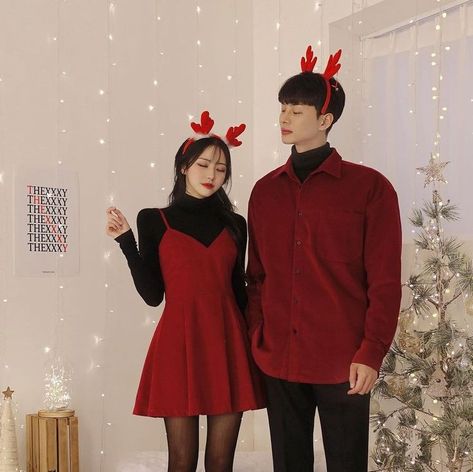 Valentine Couple Outfits, Korean Christmas Outfit, Casual Christmas Party Outfit, Aesthetic Couples, Matching Christmas Outfits, Couple Matching Outfits, Outfit Korean Style, Outfits New Year, Couple Fits