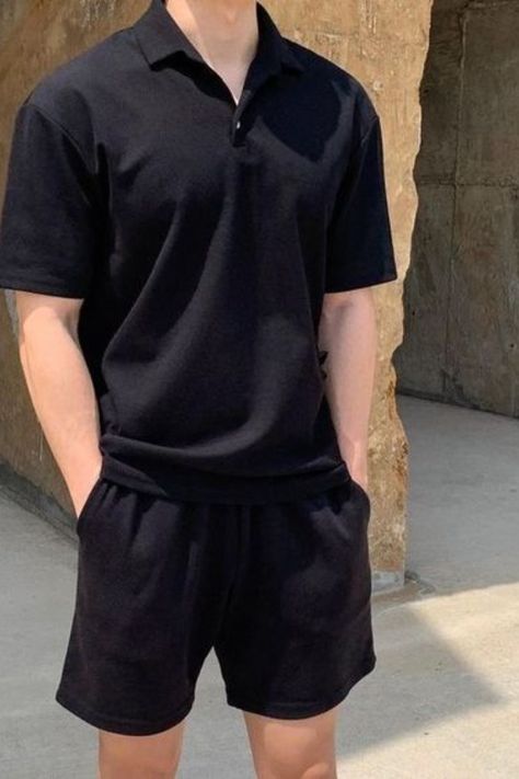 Muscular Men Casual Outfit, Streetwear Korean Men, Aesthetic Polo Outfits Men, Boys Casual Outfits Summer, All Black Outfit Men Summer, Men Outfit With Shorts, Men’s Polo Casual Outfits, Outfit With Shorts Men, Minimalistic Mens Fashion