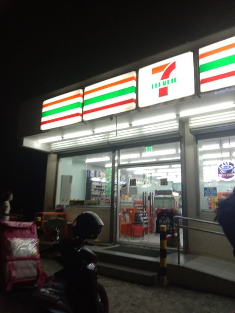 Pinoy 711 pang prank haha Apple Pay Prank Picture, 7 Eleven With Friends, Seven Eleven Prank Photos, Pranks Ideas Pictures, 7 Eleven Prank Photo, Food Prank Picture, Pranks Photos, Fake Photos To Prank Your Friend, Jollibee Prank Picture