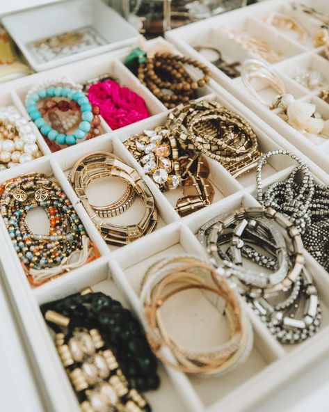 How I Organized My Bathroom & Jewelry Drawers - Welcome to Olivia Rink Olivia Rink, Jewelry Organizer Drawer, Dress Room, Jewelry Closet, Dental Floss Picks, Bathroom Drawers, Organization Jewelry, Jewelry Drawer, Clear Container