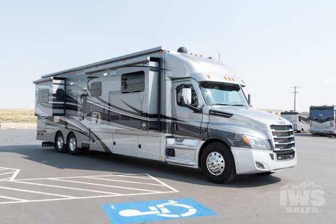 Super C Rv, Small Motorhomes, Rv Garage, Storage Garage, Luxury Motorhomes, Luxury Cars Rolls Royce, Garage Dimensions, Class C Rv, Toy Haulers