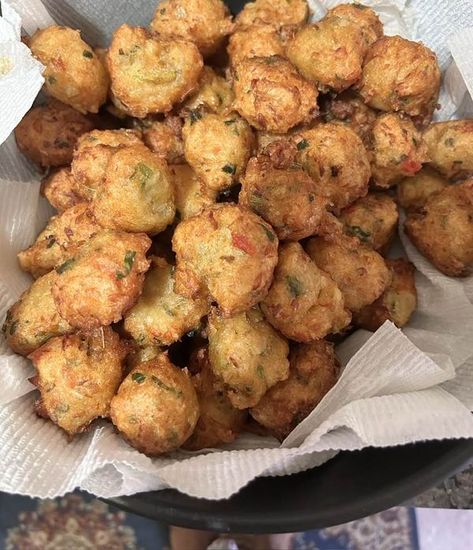 Bajan (Barbados) Cooking, Baking & Beverages - Pictures, videos & Recipes | Just some bajan fish cakes | Facebook Bajan Bakes Recipe, Bajan Fish Cakes Recipe, Bajan Food, Barbados Food, Fish Cakes Recipe, Fish Cakes, Box Food, Fish Cake, Caribbean Recipes