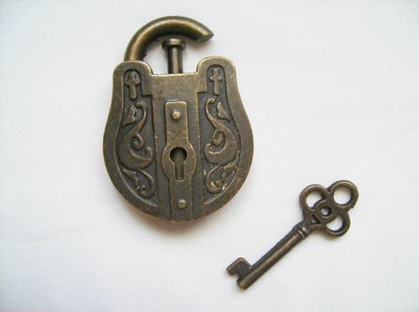 Ideas for tattoos   medieval lock  (add initials in it) Lock Image, Antique Shelves, Gate Handles, Under Lock And Key, Unique Key, Historical Objects, Old Keys, Antique Keys, Antique Doors