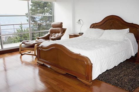 Laminate flooring is a great, low-cost, low-maintenance flooring solution for many bedroom environments. Flooring In Bedrooms, Wooden Laminate Flooring, Laminate Bedroom, Cream Gloss Kitchen, Laminate Flooring Ideas, Bedroom Laminate Flooring, Bedroom Wooden Floor, Bedroom Wood Floor, Floor Bedroom Ideas