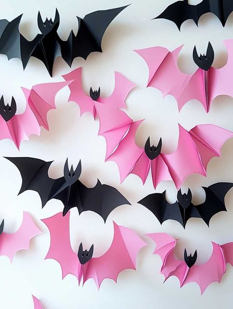 Pink and Black 3D Paper Bats for Halloween Wall Decorations Pink And Blue Halloween Decor, Pink Halloween Table Decor, Pink Halloween Crafts, Halloween Pink Party, Halloween Pink Decor, Diy Fall Party Decor, Pink Halloween Diy, Girly Halloween Party, Monster High Decorations