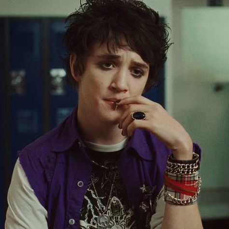 Colin Gray, Kyle Gallner, Hot Halloween Outfits, Jennifer's Body, Emo Guys, Zoo Wee Mama, Tom Hanks, Emo Boys, Hugh Jackman