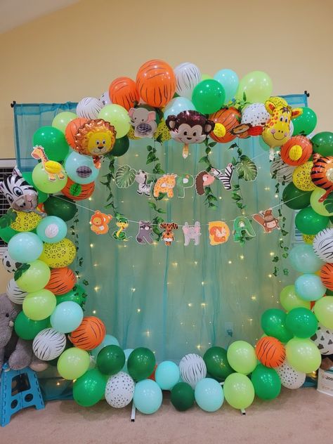 Jungle Birthday Decor, Birthday Jungle Theme Decoration, Jungle Theme Birthday Decoration, Jungle Theme Decoration Ideas, Jungle Theme Birthday Party Decorations, Diy Jungle Theme Decorations, Safari Backdrop, Theme Birthday Decoration, Diy Birthday Crafts