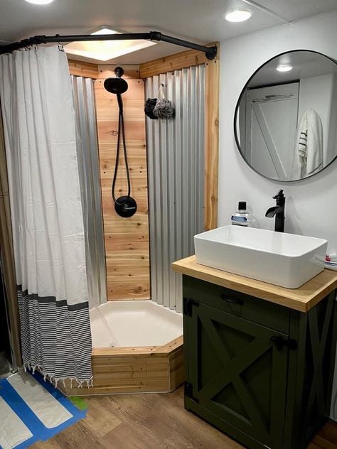 Rv Corner Shower Remodel, Diy Shower Remodel, Barn Bathroom Ideas, Garage Bathroom Ideas, Tiny House Shower, Porch Mudroom, Bus Homes, Bath Diy, Amish House