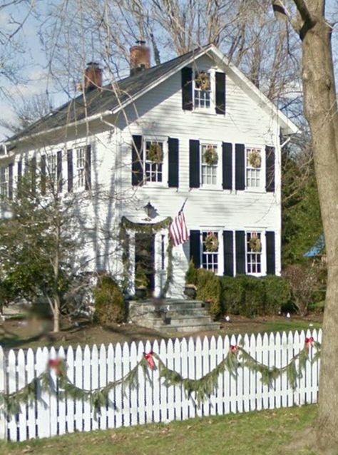 Connecticut Merry Little Christmas, House Inspo, Marrakech, Old Houses, Connecticut, Cabin, Exterior, House Styles, Christmas