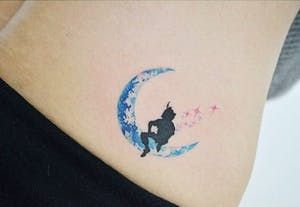 Peter Pan Tattoos, Neverland Tattoo, Cute Disney Tattoos, A Small Tattoo, Peter Pan Tattoo, Disney Mignon, Tattoo Disney, Peter Pan Disney, Literary Tattoos