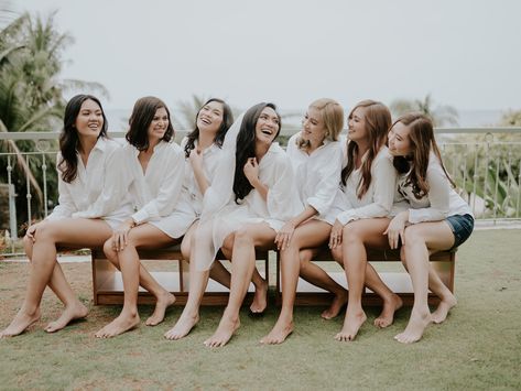 #entourage #bridesmaids #bridetribe #white #photoshoot #longsleeves #friends #fashion #ootd #laughter #goodtimes Bride Squad Photoshoot, Wedding Pictorial Ideas, Entourage Bouquet, Wedding Outfit Bridesmaid, Entourage Flowers, Bridesmaid Shoot, Pictorial Ideas, Outfit Bridesmaid, Bridal Entourage