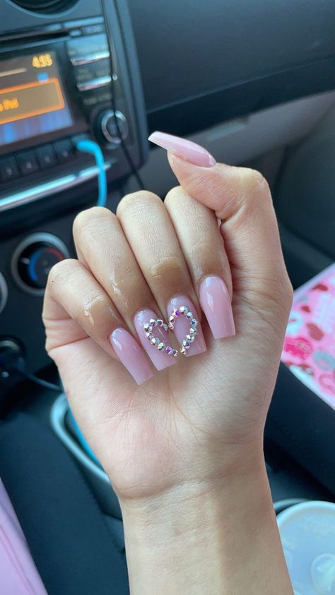 Nails Baddie, Diamond Nail Designs, Checkered Nails, Nails Heart, Heart Nail Designs, Acrylic Nail Set, February Nails, Heart Rhinestone, Nails Design With Rhinestones