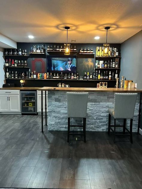 Home Sports Bar Ideas, Basement Sports Bar Ideas, Home Sports Bar, Basement Sports Bar, Bar Chest, Attic Bar, Home Bar Plans, Mancave Garage, Brewery Bar