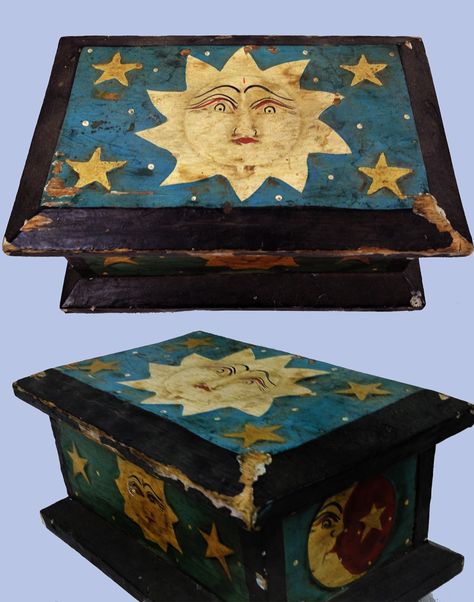 Trinket Boxes Wooden Painted, Moon And Stars Painted Furniture, Painted Box Aesthetic, Painted Treasure Chest Ideas, Painted Trinket Boxes Diy, Wood Box Painting Ideas Aesthetic, Celestial Folk Art, Cute Painted Boxes Ideas, Diy Trinket Box Ideas