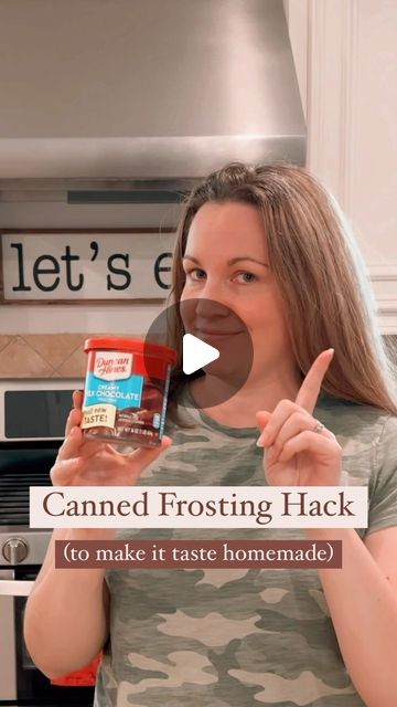 Stacey Garska Rodriguez | The Soccer Mom Blog on Instagram: "WAIT‼️ Before you spread canned frosting directly onto your cake or cupcakes 🧁🎂 try this simple trick to make it taste like homemade frosting! We do this every time we bake because it doubles the volume of the frosting so you get more out of one can and it just tastes SO much yummier!!   Comment “hacks” and I’ll send you a list of all my favorite thrifty kitchen hacks like this one! 📩  #KitchenHacks #bakingtips #frosting" Store Bought Frosting, Cake In A Can, Frosting Recipes Easy, Canned Frosting, Cake Frosting Recipe, Homemade Frosting, Frosting Tips, Icing Frosting, Icing Tips