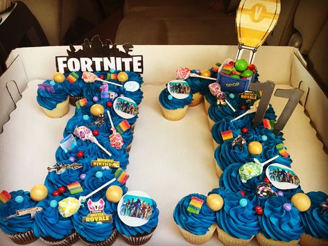 Gaming Birthday Cupcakes, Video Game Cupcake Cake, Gamer Cupcake Cake, Fortnite Birthday Food Ideas, Gaming Cupcakes For Boys, Fortnite Birthday Cupcakes, Fortnite Cupcakes For Boys, Fortnite Cupcake Cake, 11th Birthday Cake Boy