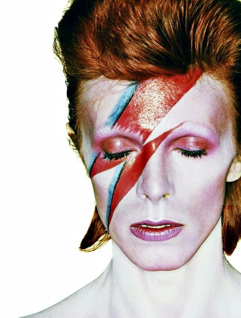 Aladdin Sane David Bowie Makeup, David Bowie Space Oddity, Brian Duffy, Greatest Album Covers, Bowie Ziggy Stardust, Bobby Singer, David Bowie Ziggy, Bowie Art, Aladdin Sane