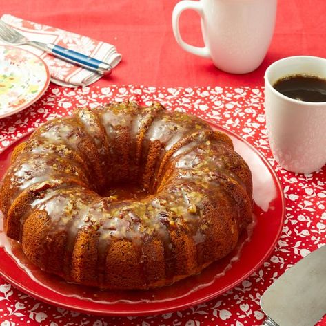 rum cake recipe Christmas Rum Cake, Holiday Deserts, Rum Cakes, Xmas Menu, Rum Cake Recipe, Choc Cake, Rum Recipes, Law Christmas, Bacardi Rum