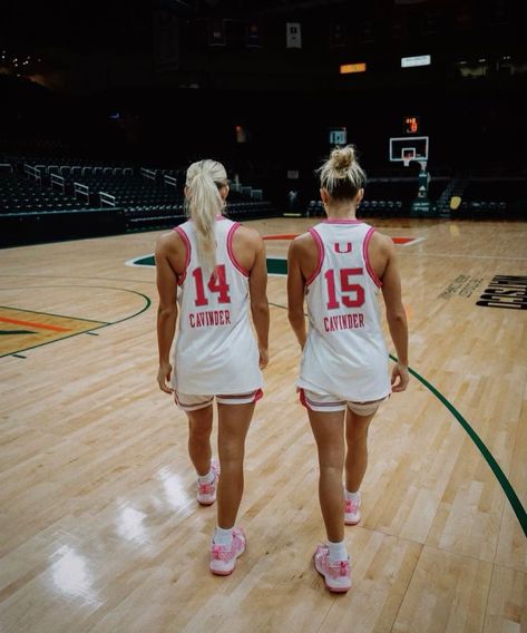 Basketball Pictures Poses Two People, Basketball Group Pictures, Duo Basketball Media Day Poses, Womens Basketball Aesthetic, Cavinder Twins, Basketball Poses, Basketball Couples, Volleyball Pics, Basketball Pictures Poses