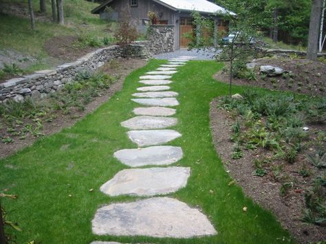 Backyard Grass Alternative, Stepping Stone Pathway, Stepping Stone Walkways, Stepping Stone Paths, Concrete Path, Backyard Walkway, No Grass Backyard, Walkway Landscaping, Outdoor Walkway