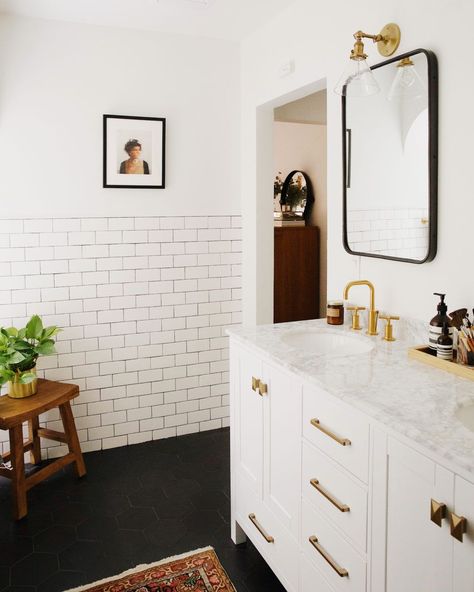 New Darlings Our Master Bathroom Reveal - Modern Brass and Marble Bathroom - Before and After Photos Remove Clutter, Subway Tiles Bathroom, Bad Inspiration, Home Luxury, Subway Tiles, Bath Room, Marble Bathroom, Bathroom Renos, Small Bathroom Remodel