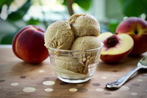 Vegan Häagen-Dazs Style Peach Ice Cream Wfpb Dessert, Peach Ice Cream Recipe, Whole Food Vegan, Ninja Creamy, Ice Cream Vegan, Plant Based Cooking, Healthy Dessert Options, Healthy Ice Cream Recipes, Whole Foods Vegan