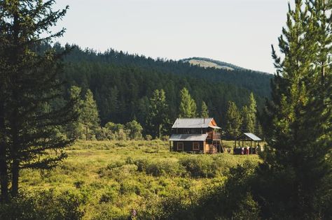 Culture Story: #2 This log cabin is located in a hunting field somewhere in Altai, Russia Cabin In A Field, Chemical Warfare, Cute Cabins, Romanticized Life, A Cabin In The Woods, Pitch Dark, Romantic Cabin, Yoho National Park, Small Lake