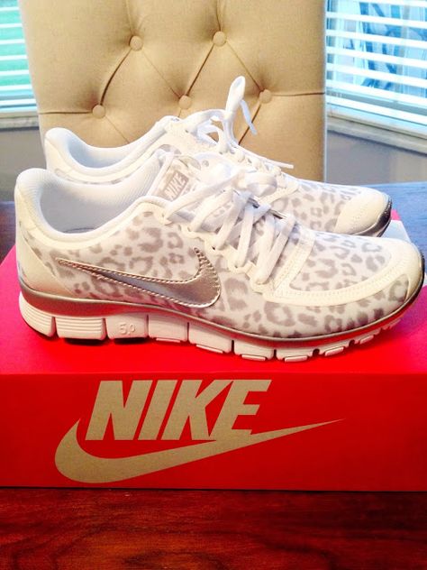 Leopard Nike Free 5.0 Leopard Nikes, Mode Tips, Nike Outlet, Stephane Rolland, Nike Free Run, Nike Shoes Cheap, Nike Lunar, Nike Workout, Nike Free Shoes