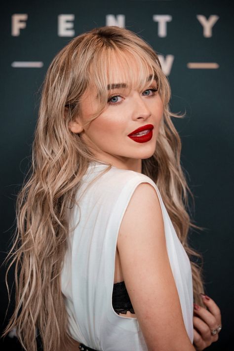 Sophia Carpenter, Sabrina Carpenter Style, Sabrina Carpenter Outfits, Celebrity Singers, Savage X Fenty, Long Blonde, Long Blonde Hair, Sabrina Carpenter, Selena Gomez