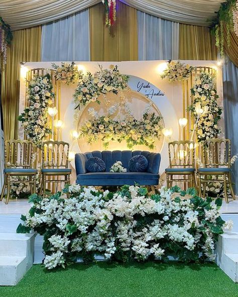 Dekor Nikahan, Pelamin Cantik, Dekorasi Wedding, Nikah Decor, Wedding Reception Layout, Reception Stage Decor, Wedding Stage Design, Dream Wedding Decorations, Wedding Muslim