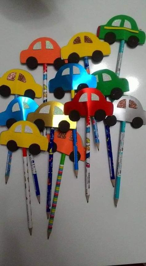 Takeaways For Kindergarten, Takeaways For Preschoolers, Weaving Instructions, Pencil Topper Crafts, Pen Toppers, Art Inspiration Ideas, Straw Weaving, Kindergarden Activities, Convention Gifts