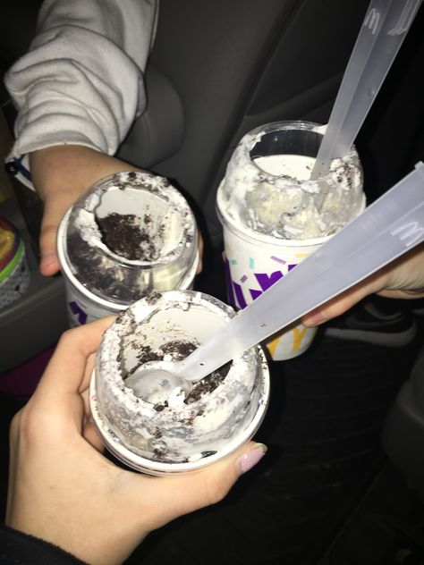 Mcflurry Aesthetic, How To Make Oreo Mcflurry, Oreo Aestethic, Mcdonald’s Mcflurry Recipe, Mcdonalds Oreo Mcflurry, Oreo Cereal, Oreo Mcflurry, Mcflurry Oreo Aesthetic, Desserts Oreo