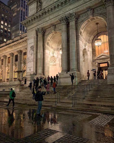 Movies In New York, New York City Library, New York Library Aesthetic, People Taking Pictures, Library New York, New York Library, Nyc Places, New York Woman, J D Salinger