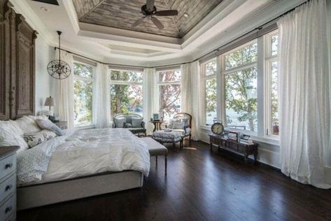 Gorgeous modern-rustic lakefront hideaway in North Carolina Rustic Farmhouse Bedroom, Bedroom Beautiful, Beautiful Bedrooms Master, Dream Master, House Of Turquoise, Dekorasi Kamar Tidur, Versace Home, Dreamy Bedrooms, Naples Fl