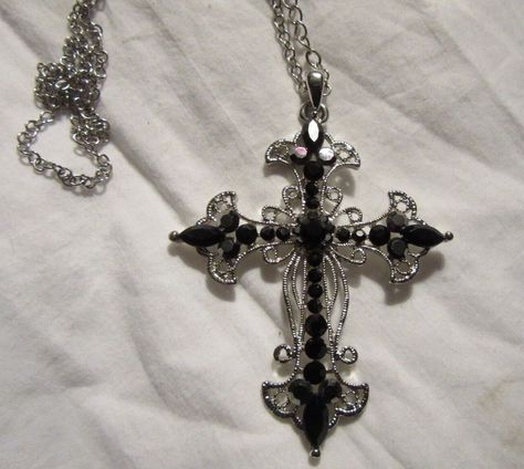 Vintage Goth Jewelry, Black Aesthetic Accessories, Big Cross Necklace Aesthetic, Cute Goth Jewelry, Goth Prom Accessories, Ghost Band Jewelry, Silver And Black Jewelry, Silver Goth Jewelry, Vampy Jewelry