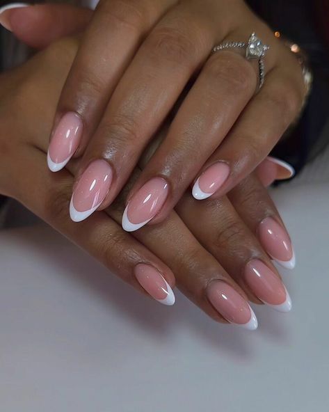 White French Tip Almonds Almond French Tip Short, Minimalist Nails Almond, Nails Almond French Tip, Nails Almond French, Almond French Tip Nails, French Tip Short, Almond French Tip, Classic French Tip, Tip Nail Designs