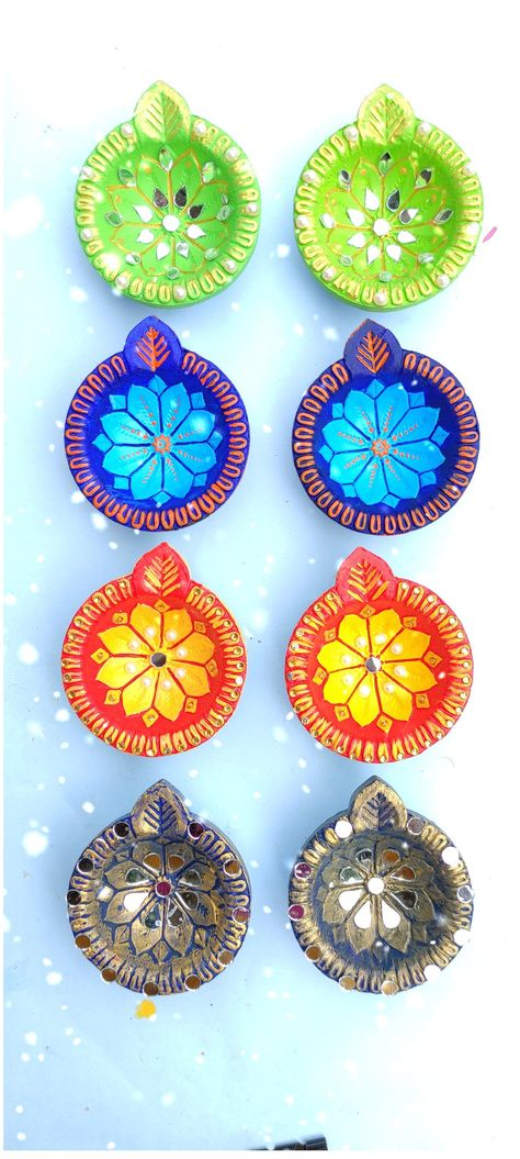 Diya Decoration For Diwali, Beautiful Diya Decoration, Diyas Decoration Ideas Diwali, Diya Decorations Ideas Diwali, Simple Diya Decoration Ideas, Clay Diya Decoration Ideas Creative, Big Diya Decoration Ideas, Diya Paintings Acrylic, Diya Designs Painting