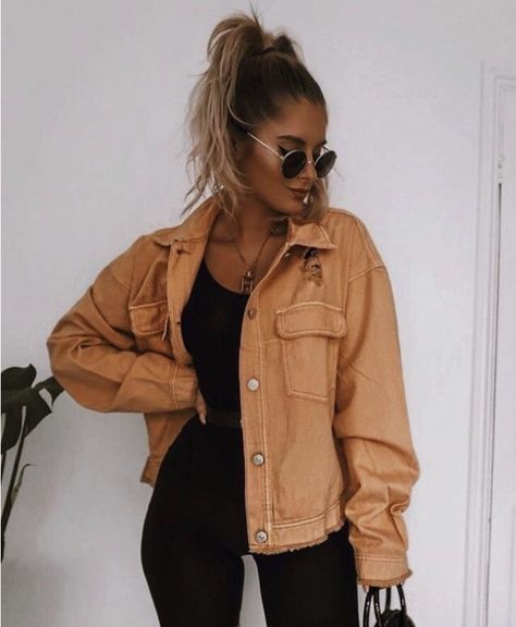 Fashioninflux Outfits, Rebellious Fashion, Fall Fashion Coats, Yellow Denim, Trik Fotografi, Outfit Goals, Looks Style, Mode Inspiration, Outfits Casuales