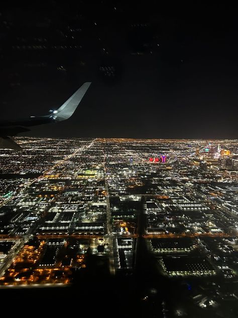 Las Vegas View, Plane Aesthetic, Angeles Aesthetic, Los Angeles Aesthetic, Night Sunset, Board Manifestation, Vegas Fun, Plane Ride, Night Flight