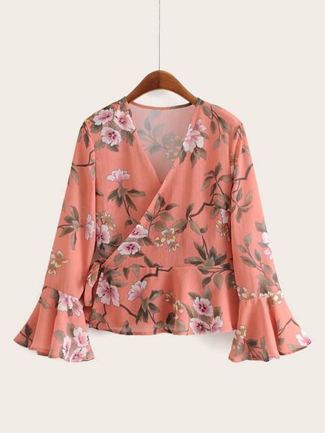 Chiffon Blouses Designs, Floral Print Chiffon Blouse, Outfit Elegantes, Flower Blouse, Casual Skirt Outfits, Floral Wrap Dress, Floral Peplum, Spring Shirts, Wrap Blouse