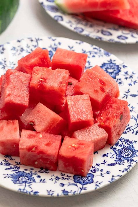 Pick A Watermelon, Good Watermelon, Watermelon Snack, Watermelon Cubes, Cut A Watermelon, Watermelon Wedge, Frozen Watermelon, Cut Watermelon, Sweet Watermelon