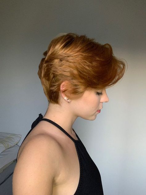 Copper Short Hair Pixie Cuts, Red Hair Pixie Cut, Pixie 2024, Short Copper Hair, Haircut Ideas For Women, Pixie Haircut Ideas, Androgynous Hair, Natural Red Hair, Girls Short Haircuts