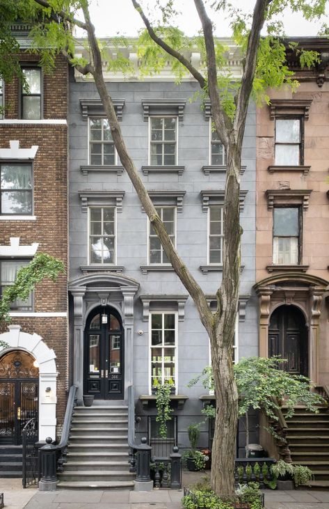 Kathleen Kelly, Brownstone Homes, New York Brownstone, New York Townhouse, Ideas For Minecraft, Nyc Townhouse, Street Townhouse, Townhouse Exterior, Luxury Townhouse