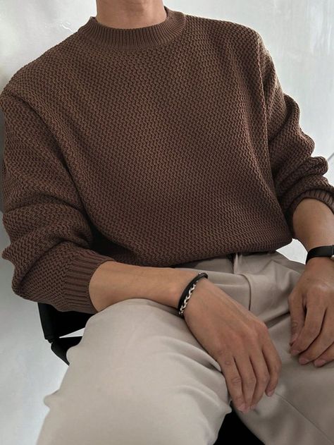 Outfits For Cold Weather Men, Mens Classy Streetwear, Loner Guy Aesthetic, Male Clothing Asthetics, Cottagecore Style Men, Plain Outfits Men, Tall Fashion Men, Church Clothes Men, Soft Autumn Outfits Men