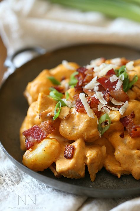 Chicken Bacon Pumpkin Gnocchi: This gnocchi dish is ready in under 30 minutes and is packed with perfectly cooked chicken and bacon in a creamy pumpkin sauce. Gnocchi Dishes, Savory Pumpkin, Pumpkin Gnocchi, Chicken And Bacon, Savory Pumpkin Recipes, Pumpkin Sauce, Pumpkin Pasta, Cooking Chicken, Gnocchi Recipes